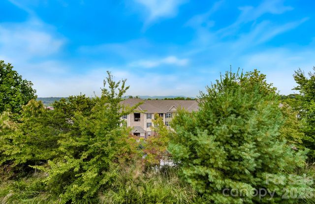 91 Cardwell Lane, Fletcher, NC 28732