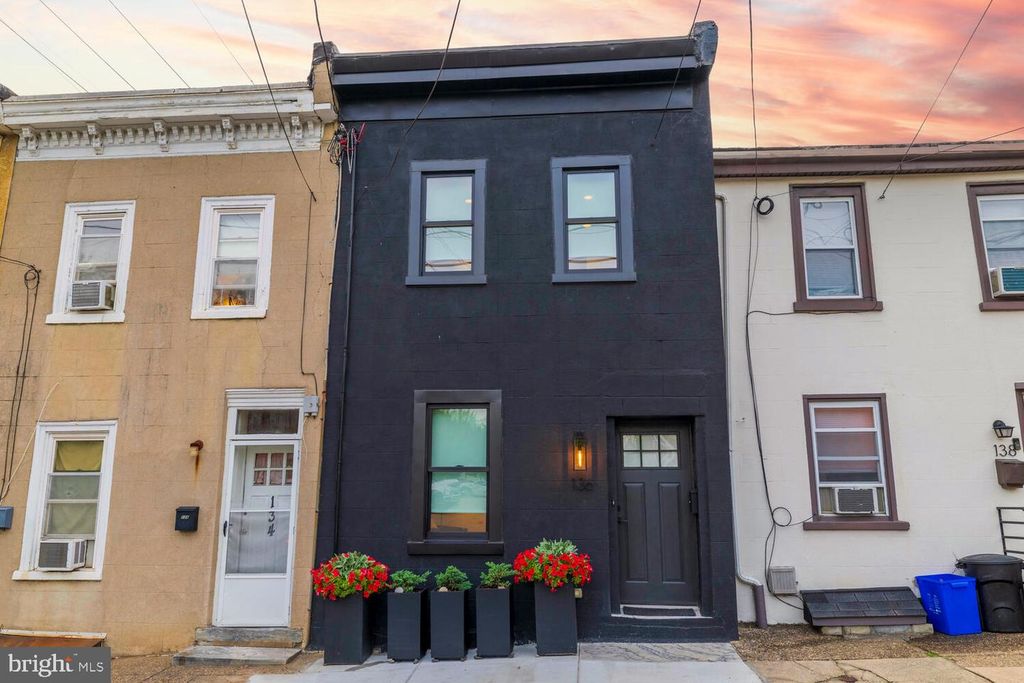 136 WRIGHT ST, Philadelphia, PA 19127