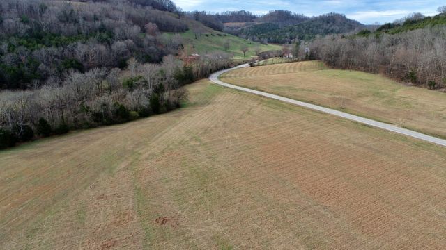 939 Wartrace Hwy, Pleasant Shade, TN 37145