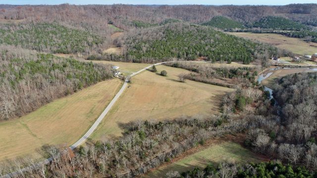 939 Wartrace Hwy, Pleasant Shade, TN 37145