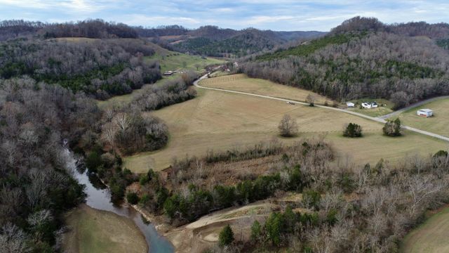 939 Wartrace Hwy, Pleasant Shade, TN 37145