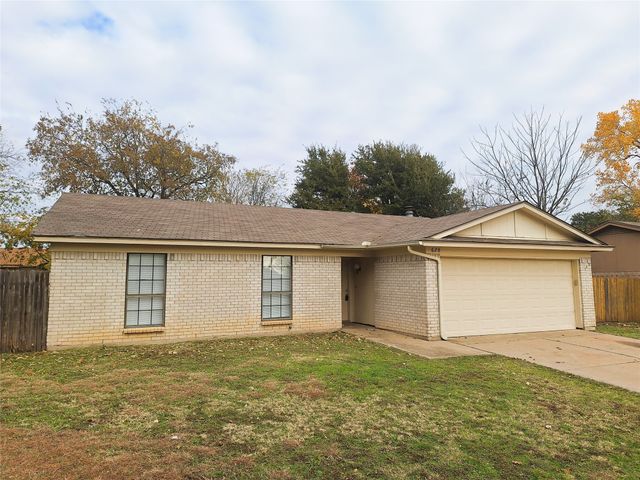 628 Edwards Drive, Saginaw, TX 76179