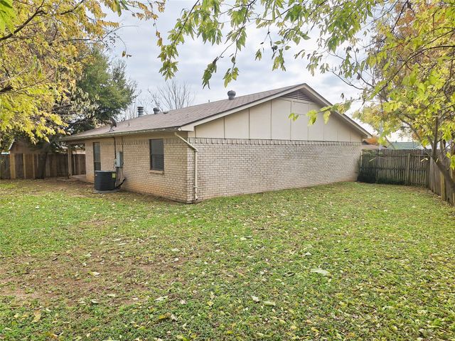 628 Edwards Drive, Saginaw, TX 76179