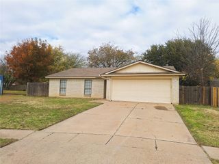 628 Edwards Drive, Saginaw, TX 76179