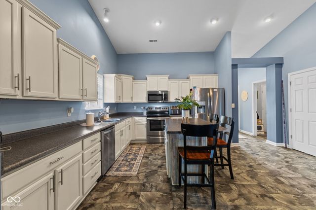 848 Coralberry Lane, Greenwood, IN 46143