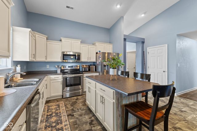 848 Coralberry Lane, Greenwood, IN 46143