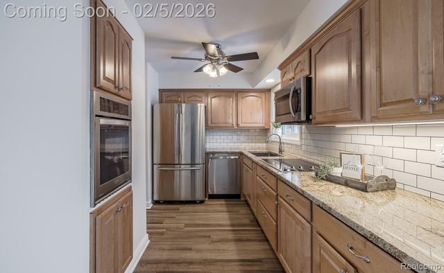 21123 Laurelwood Street, Farmington, MI 48336