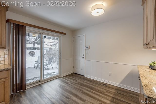 21123 Laurelwood Street, Farmington, MI 48336