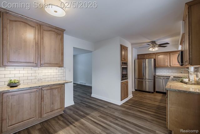 21123 Laurelwood Street, Farmington, MI 48336