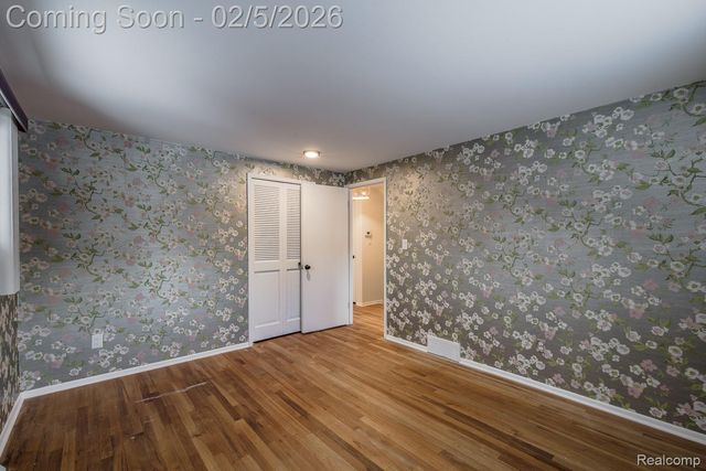 21123 Laurelwood Street, Farmington, MI 48336