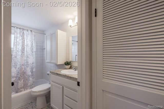 21123 Laurelwood Street, Farmington, MI 48336