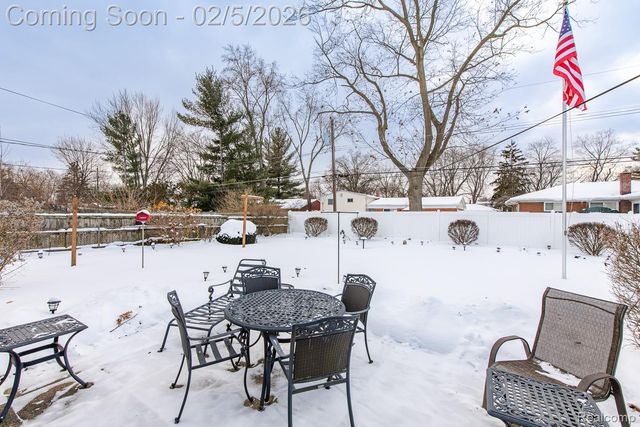 21123 Laurelwood Street, Farmington, MI 48336