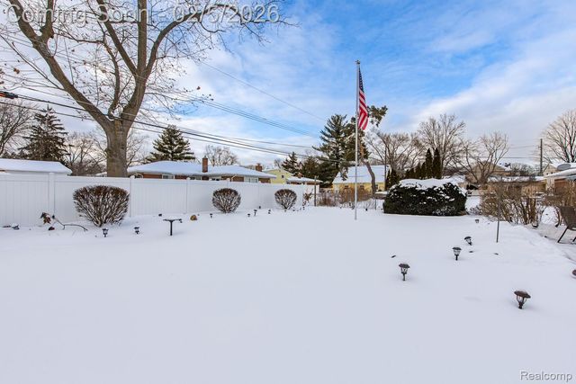 21123 Laurelwood Street, Farmington, MI 48336