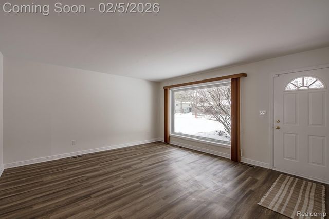 21123 Laurelwood Street, Farmington, MI 48336