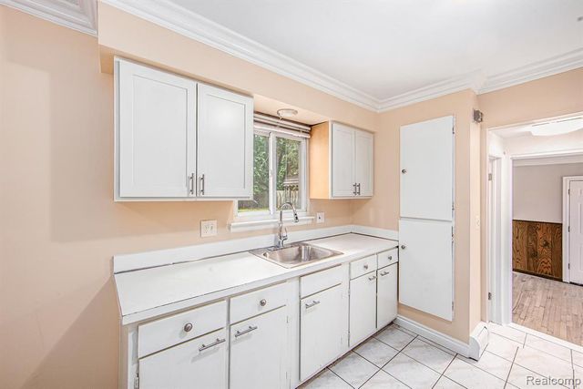 23225 Albion Avenue, Farmington Hills, MI 48336