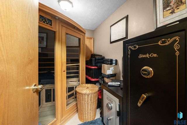 305 N La Salle Ave Avenue, Sioux Falls, SD 57110