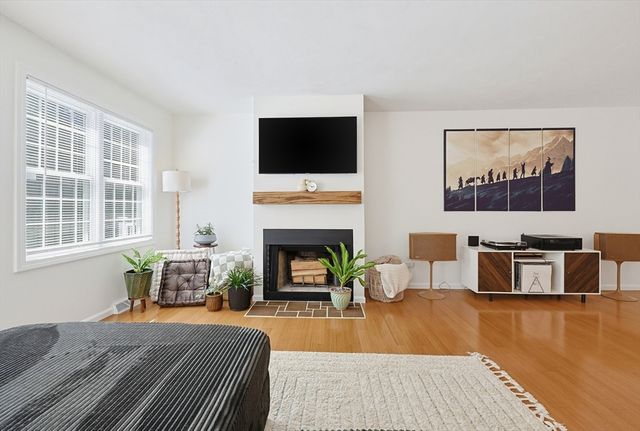 212 Laurelwood Dr 212, Hopedale, MA 01747