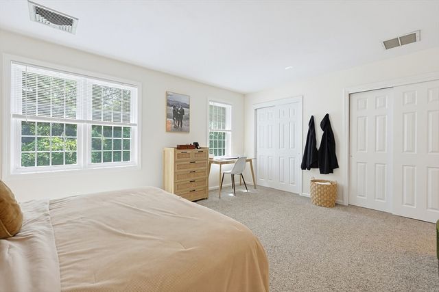 212 Laurelwood Dr 212, Hopedale, MA 01747