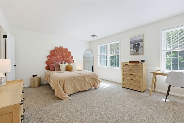 212 Laurelwood Dr 212, Hopedale, MA 01747
