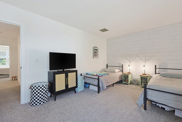 212 Laurelwood Dr 212, Hopedale, MA 01747