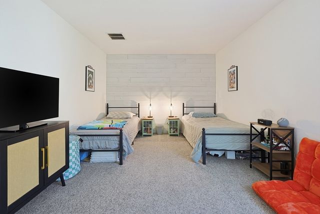 212 Laurelwood Dr 212, Hopedale, MA 01747