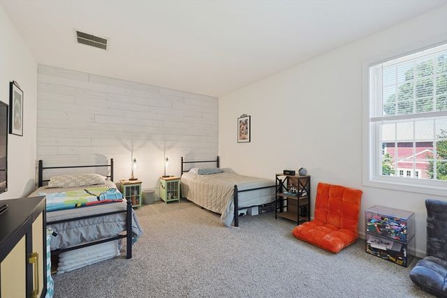 212 Laurelwood Dr 212, Hopedale, MA 01747
