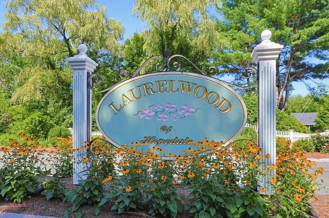212 Laurelwood Dr 212, Hopedale, MA 01747