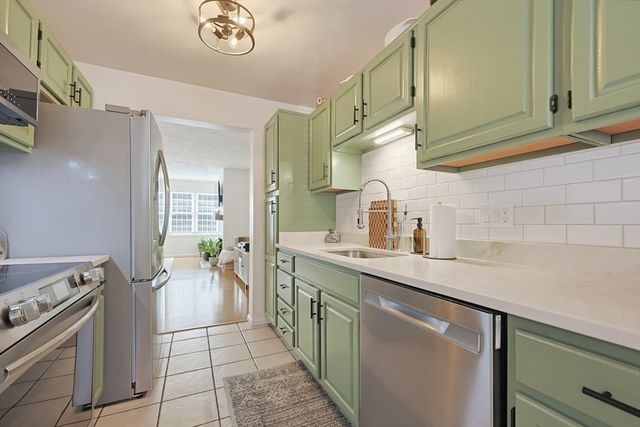 212 Laurelwood Dr 212, Hopedale, MA 01747