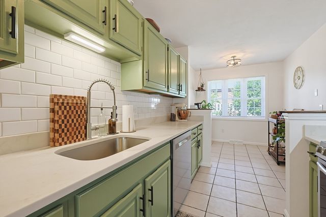 212 Laurelwood Dr 212, Hopedale, MA 01747