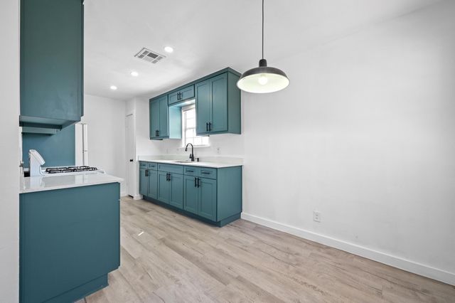 5545 Pine PL, Austin, TX 78744