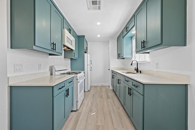 5545 Pine PL, Austin, TX 78744