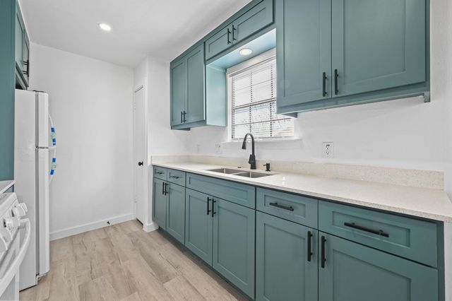 5545 Pine PL, Austin, TX 78744