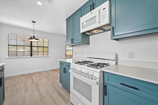 5545 Pine PL, Austin, TX 78744