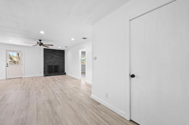 5545 Pine PL, Austin, TX 78744