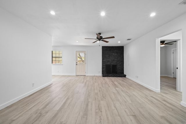 5545 Pine PL, Austin, TX 78744