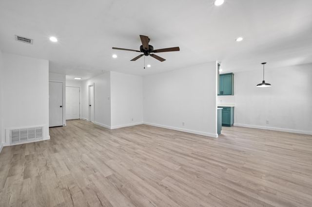 5545 Pine PL, Austin, TX 78744