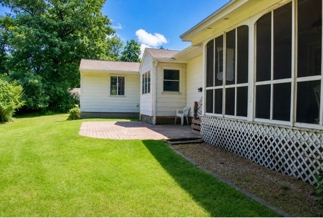 212 Charlton Road, Sturbridge, MA 01566