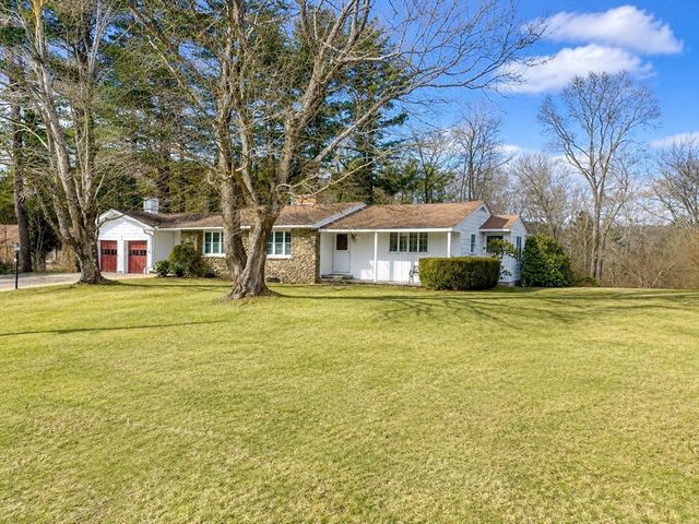 212 Charlton Road, Sturbridge, MA 01566