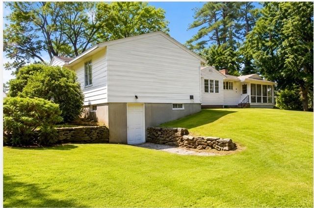 212 Charlton Road, Sturbridge, MA 01566