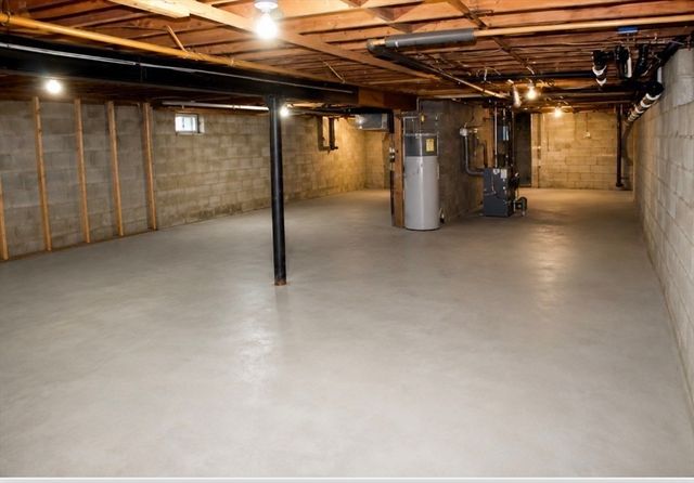 212 Charlton Road, Sturbridge, MA 01566