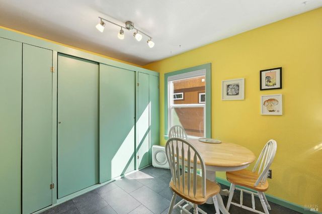 10621 River Rd, Forestville, CA 95436