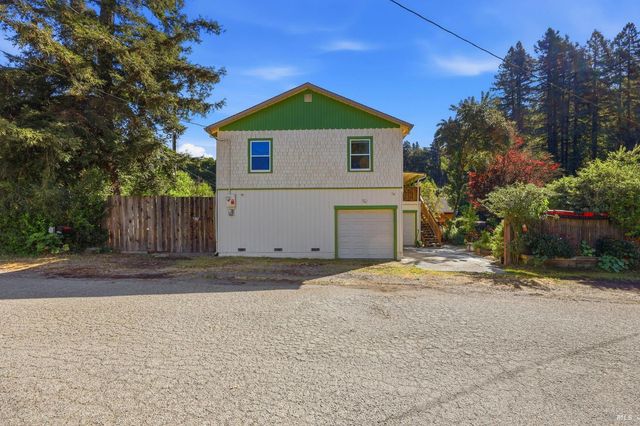 10621 River Rd, Forestville, CA 95436