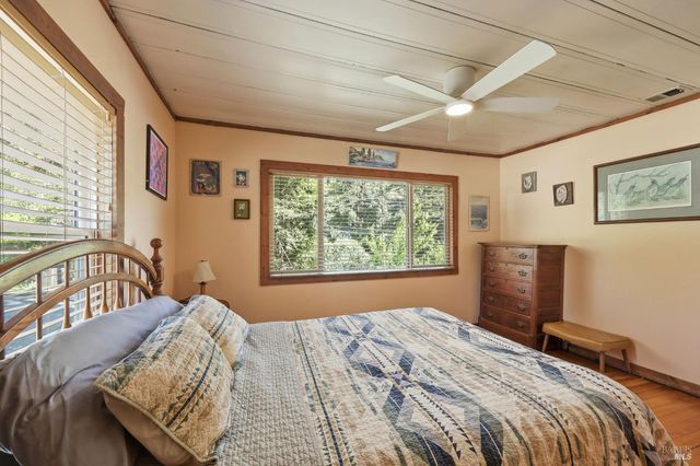 10621 River Rd, Forestville, CA 95436