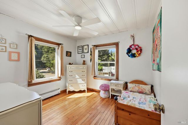 10621 River Rd, Forestville, CA 95436