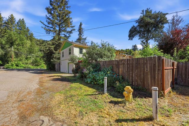 10621 River Rd, Forestville, CA 95436
