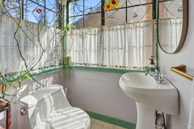 10621 River Rd, Forestville, CA 95436