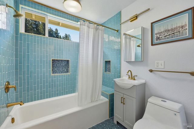 10621 River Rd, Forestville, CA 95436