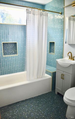 10621 River Rd, Forestville, CA 95436