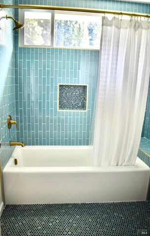 10621 River Rd, Forestville, CA 95436