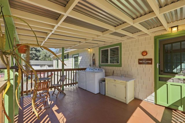 10621 River Rd, Forestville, CA 95436